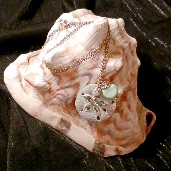 Sand Dollar necklace - Picture 1 of 4